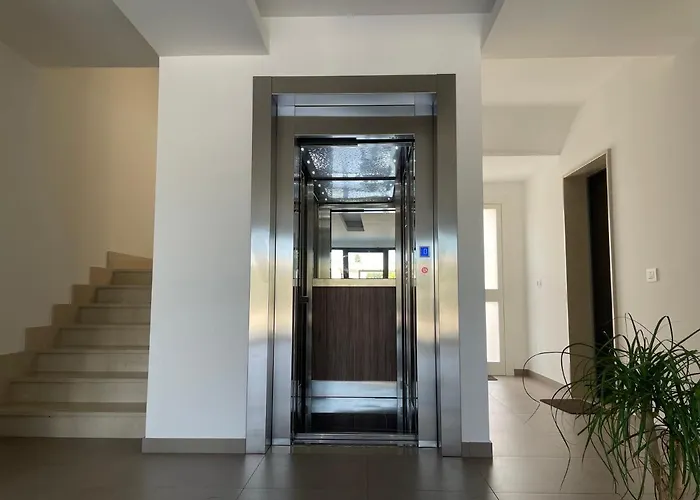 Parkside Apartment *