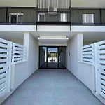 Parkside Apartment *